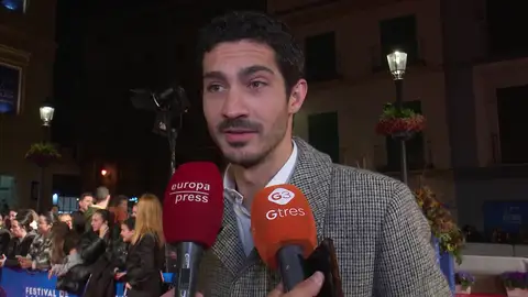 Chino Darín respondiendo a la prensa Chino Darín respondiendo a la prensa