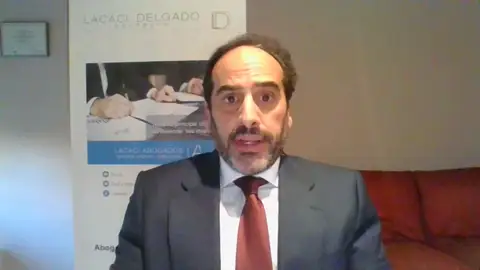 El abogado Carlos Lacaci: "No es grato ver al fiscal general sentado en el banquillo" El abogado Carlos Lacaci: "No es grato ver al fiscal general sentado en el banquillo"