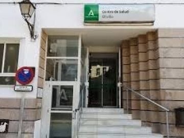  Golpea a un MIR de primer año y escupe a otros sanitarios en un centro de salud sin seguridad en Cádiz