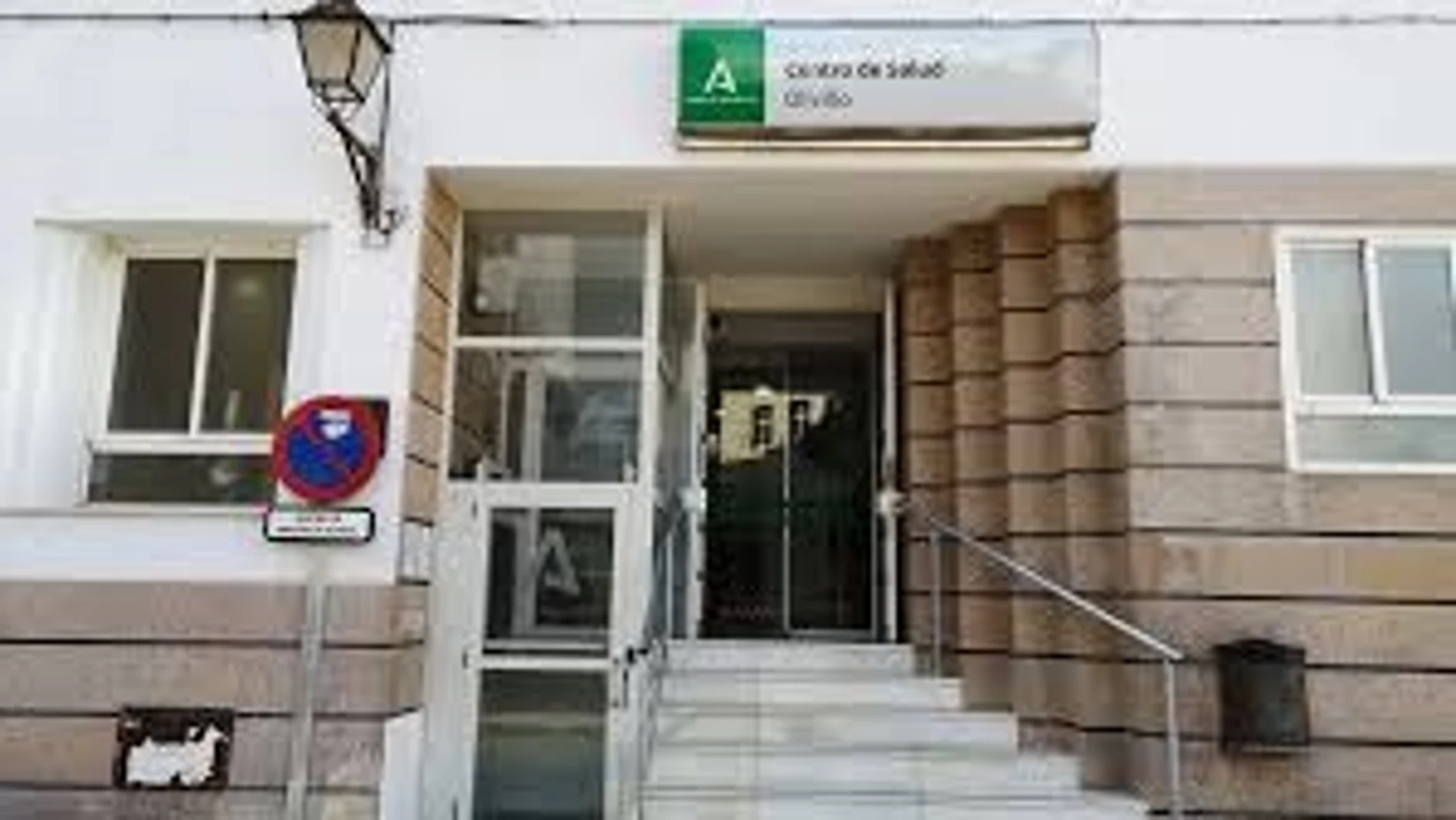 Golpea a un MIR de primer año y escupe a otros sanitarios en un centro de salud sin seguridad en Cádiz Golpea a un MIR de primer año y escupe a otros sanitarios en un centro de salud sin seguridad en Cádiz