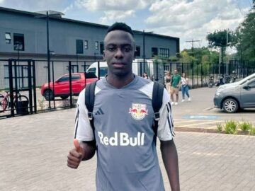 El futbolista colombiano Éder Smic Valencia
