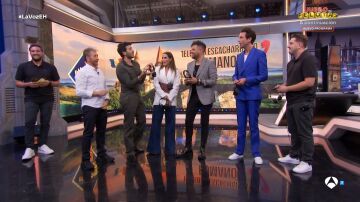 ¡Vaya lío! Mika, Malú, Pablo López y Sebastián Yatra se divierten con el teléfono escacharrado rumano