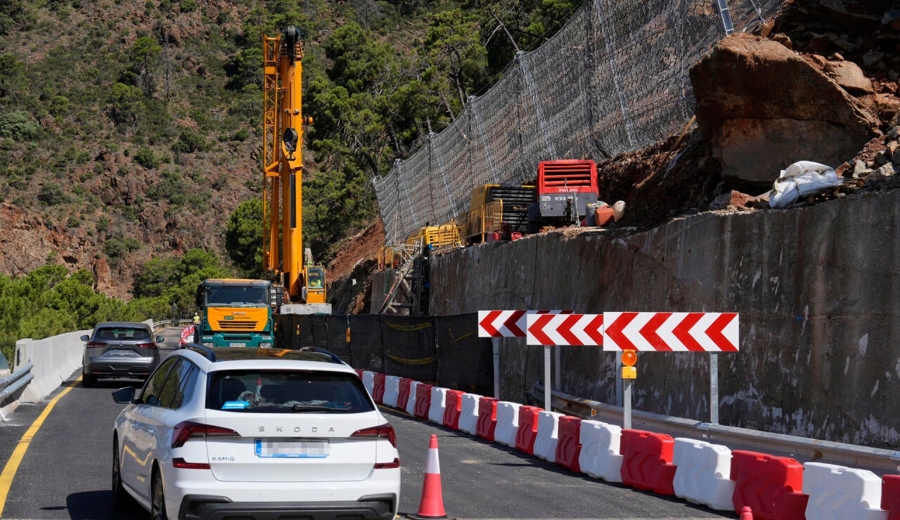Tramo de carretera en obras.