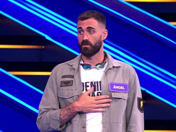 &iquest;Le ayudar&aacute;n sus conocimientos futbol&iacute;sticos a evitar la ca&iacute;da? &Aacute;ngel se la juega con un equipo de Segunda