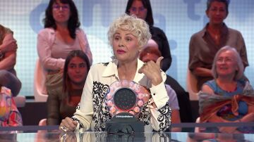 ¿Qué tienen que ver Cher y Enrique Iglesias? Esther Arroyo siembra la duda en Pasapalabra
