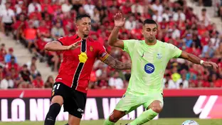 Ferran Torres, perseguido por Raíllo en Mallorca Ferran Torres, perseguido por Raíllo en Mallorca