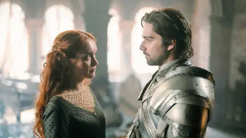 Fabien Frankel y Olivia Cooke como Cole y Alicent en La Casa del Dragón Fabien Frankel y Olivia Cooke como Cole y Alicent en La Casa del Dragón