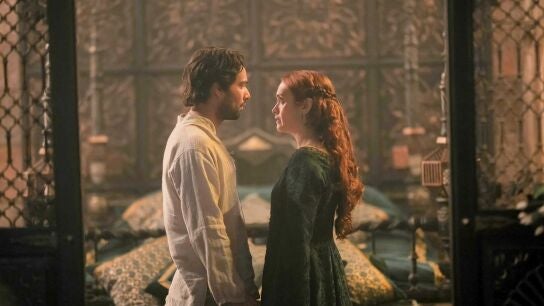 Fabien Frankel y Olivia Cooke como Cole y Alicent en La Casa del Drag&oacute;n