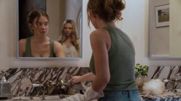 Sydney Sweeney y Amanda Seyfried en La Asistenta