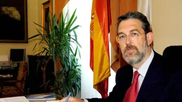 Muere el ex delegado del Gobierno en Cantabria, Agustín Ibáñez, en un accidente de moto Muere el ex delegado del Gobierno en Cantabria, Agustín Ibáñez, en un accidente de moto