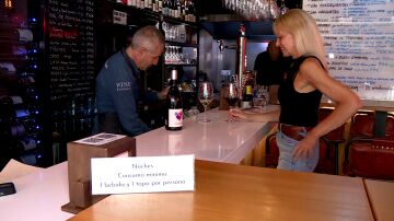 ¿Es legal la exigencia de consumición mínima en comercios de hostelería?