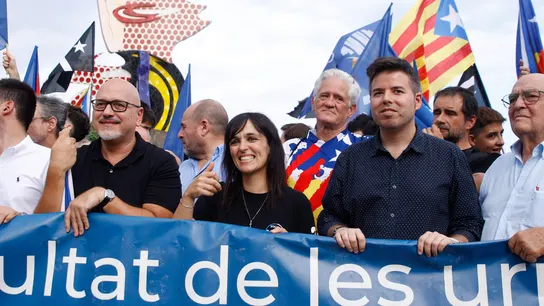 Manifestaciones de la ANC y CUP en Barcelona, con motivo de la Diada La diputada de Aliança Catalana, Sílvia Orriols (c), durante la manifestación convocada por la ANC, a 11 de septiembre de 2025, en Barcelona, Catalunya (España). El lema de este año es “Más motivos que nunca. Independencia” y la marcha pone el foco en la defensa del catalán, la denuncia del déficit fiscal y la reivindicación de la nación catalana. 11 SEPTIEMBRE 2025;DIADA;ANC;MANI;PROTESTA;CATALUÑA;11S;ESTELADA;BANDERA; Kike Rincón / Europa Press 11/09/2025