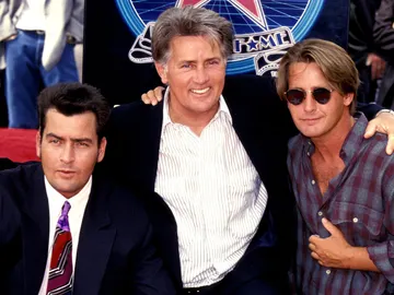 Charlie Sheen, Martin Sheen y Emilio Estevez en 1994 Charlie Sheen, Martin Sheen y Emilio Estevez en 1994