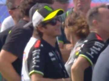 Imagen de la reacción de Valentino Rossi a la caída de Marc Márquez