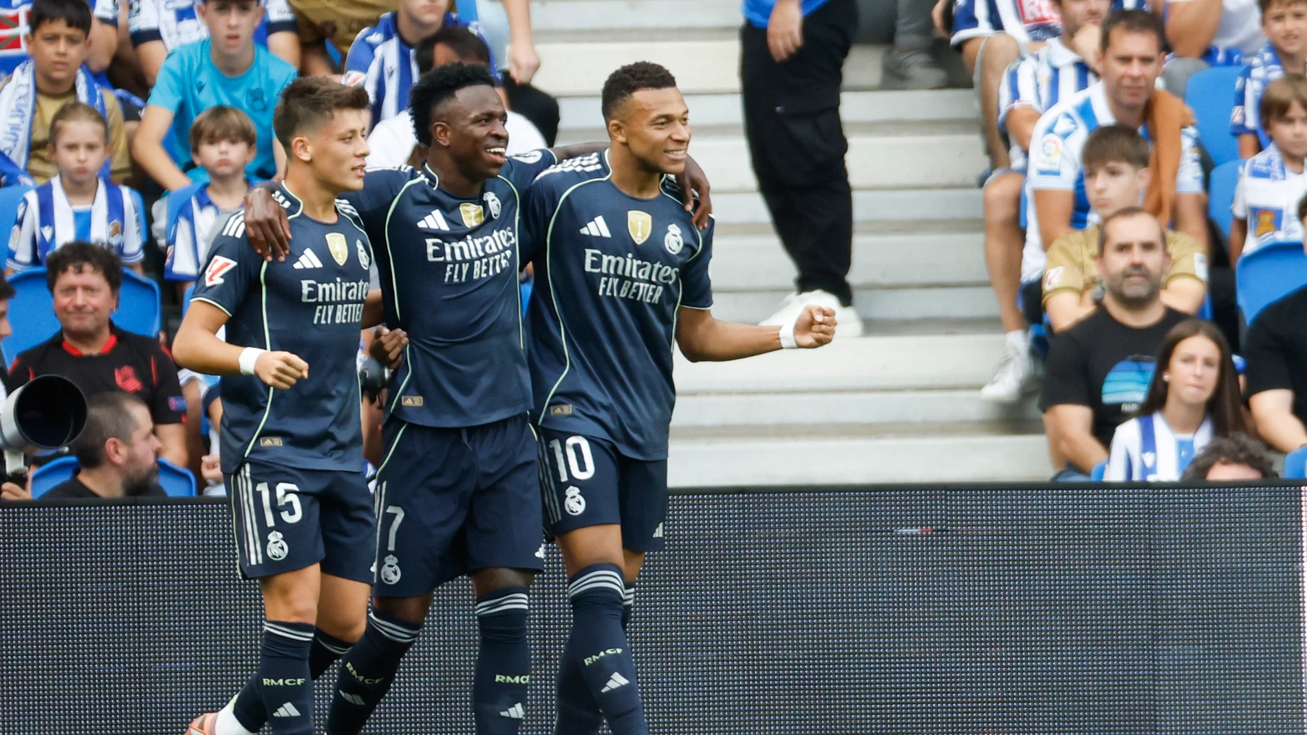 Mbappé, Vinicius y Güler celebran el tanto del turco en Anoeta Mbappé, Vinicius y Güler celebran el tanto del turco en Anoeta