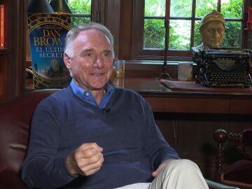 El escritor Dan Brown 