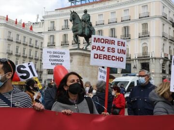Concentración de Derecho a Morir Dignamente en apoyo a la Ley de la eutanasia.