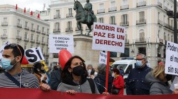 Concentración de Derecho a Morir Dignamente en apoyo a la Ley de la eutanasia.