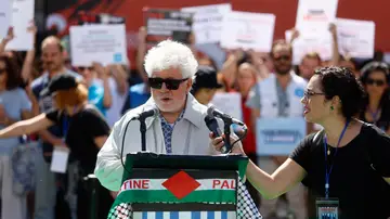 Pedro Almodóvar participa en la concentración promovida por 'Artistas con Palestina' Pedro Almodóvar participa en la concentración promovida por 'Artistas con Palestina'