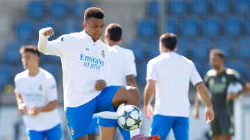 Mbappé, durante el entrenamiento del Real Madrid en Valdebebas