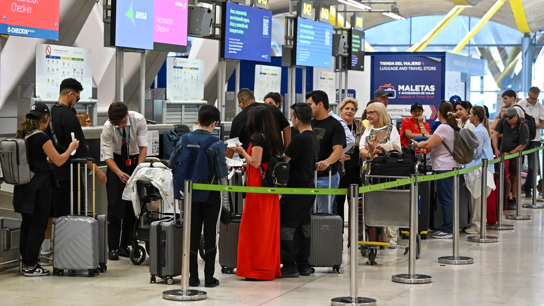 Mostradores de facturación del Aeropuerto de Barajas hoy Posibles retrasos en Barcelona y Mallorca