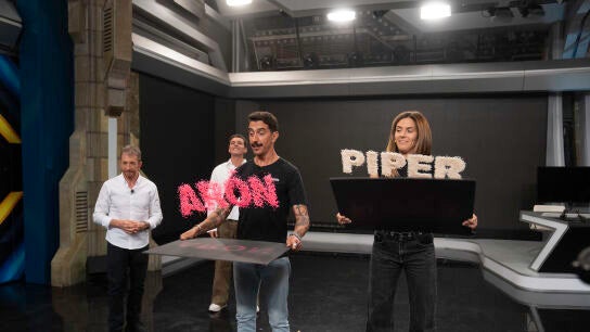 Marron deja a Ar&oacute;n Piper boquiabierto demostrando que se pueden "crear dibujos en el aire"