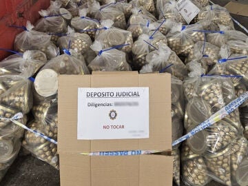 Pillados unos ladrones con más de 20.500 bombones de chocolate escondidos en su furgoneta