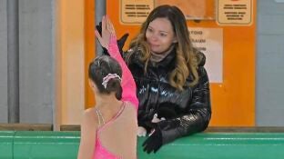 Matilda Ferrari, con su entrenadora Katerina Knoblochova