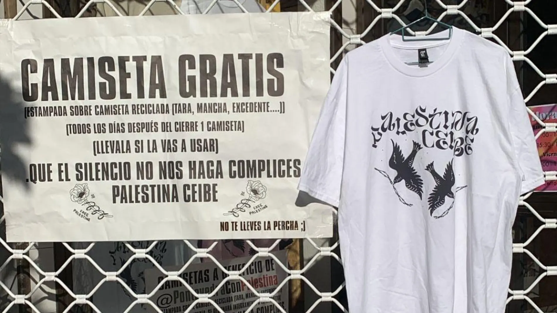 Una tienda de Vigo regala cada día una camiseta en apoyo a Palestina: "es nuestra manera de aportar, todo ayuda" Una tienda de Vigo regala cada día una camiseta en apoyo a Palestina: "es nuestra manera de aportar, todo ayuda"