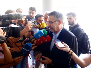 Bartomeu, a la salida del juzgado en Barcelona