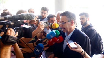 Bartomeu, a la salida del juzgado en Barcelona