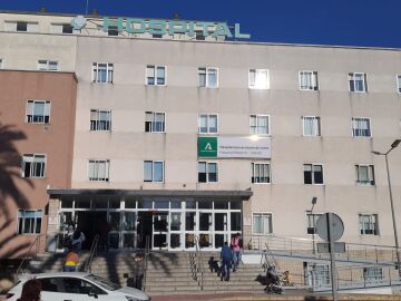 Colapso en los laboratorios del Hospital de Jerez: 3000 muestras de sangre pendientes por falta de personal