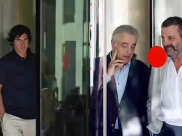 Javier Enríquez y Sandro Rosell, a su salida del juzgado en Barcelona Javier Enríquez y Sandro Rosell, a su salida del juzgado en Barcelona