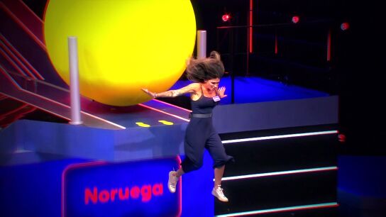 El estilo Lara Croft destaca entre las ca&iacute;das a la piscina del tercer programa de Juego de pelotas