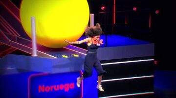 El estilo Lara Croft destaca entre las caídas a la piscina del tercer programa de Juego de pelotas