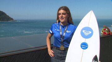 Janire González-Etxabarri conquista su primer Mundial de surf: "Solo quería abrazar a mi hermana"