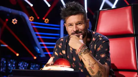 Pablo López suma emoción y sensibilidad a su equipo con dos voces Pablo López, coach de La Voz