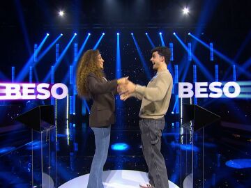 &iexcl;Triunfa el amor! Paula y Diego emocionan con su beso en Emparejados