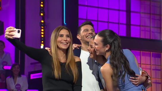 Victoria Federica y Rocío Laffón enseñan a Susana y Joaquín a hacerse el selfie perfecto Victoria Federica y Rocío Laffón enseñan a Susana y Joaquín a hacerse el selfie perfecto