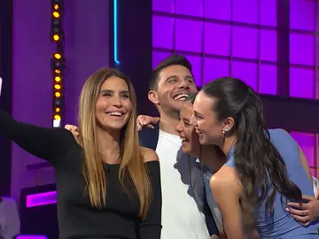 Victoria Federica y Rocío Laffón enseñan a Susana y Joaquín a hacerse el selfie perfecto Victoria Federica y Rocío Laffón enseñan a Susana y Joaquín a hacerse el selfie perfecto