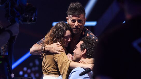 Nela, Pablo L&oacute;pez y Mika
