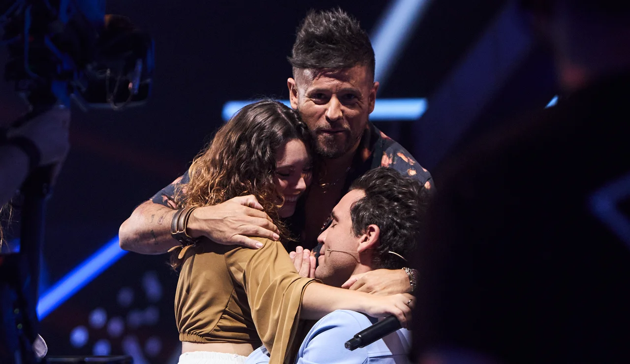 Nela, Pablo López y Mika