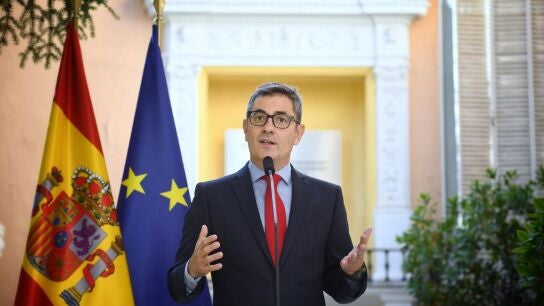 Bola&ntilde;os dice que tienen que seguir hablando con Junts para acordar PGE tras la reuni&oacute;n Zapatero-Puigdemont