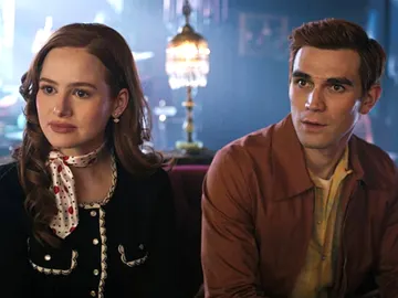 Madelaine Petsch y KJ Apa en Riverdale Madelaine Petsch y KJ Apa en Riverdale
