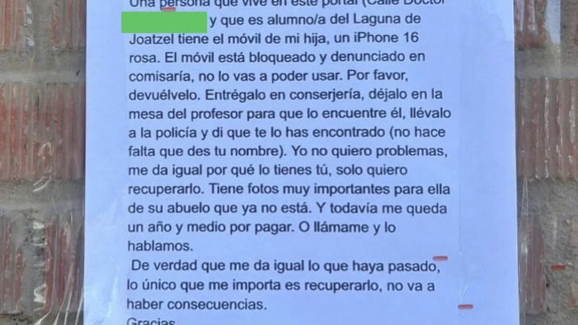 Buscan un móvil robado de última generación con una nota de papel en un portal de Getafe, Madrid Buscan un móvil robado de última generación con una nota de papel en un portal de Getafe, Madrid