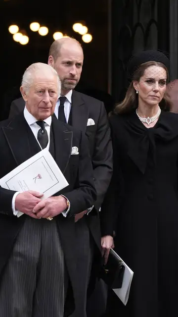 El rey Carlos III, el príncipe Guillermo y Kate Middleton en el funeral de la duquesa de Kent El rey Carlos III, el príncipe Guillermo y Kate Middleton en el funeral de la duquesa de Kent