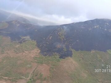 Vista aérea del incendio en Pendilla de Arbás. 