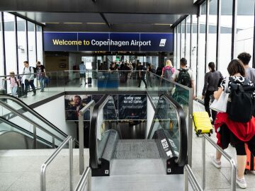 Vista de la entrada al aeropuerto de Copenhague, Dinamarca