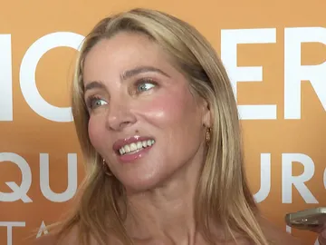 Elsa Pataky haciendo declaraciones a los medios Elsa Pataky haciendo declaraciones a los medios
