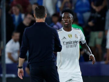 Xabi Alonso y Vinícius en el Ciutat de Valencia